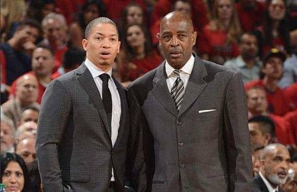  篮网主教练下课助教暂代帅位  