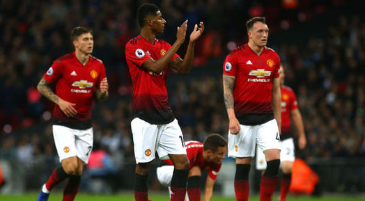  布雷斯特vs巴黎冲突不断，下半场多次中断比赛  