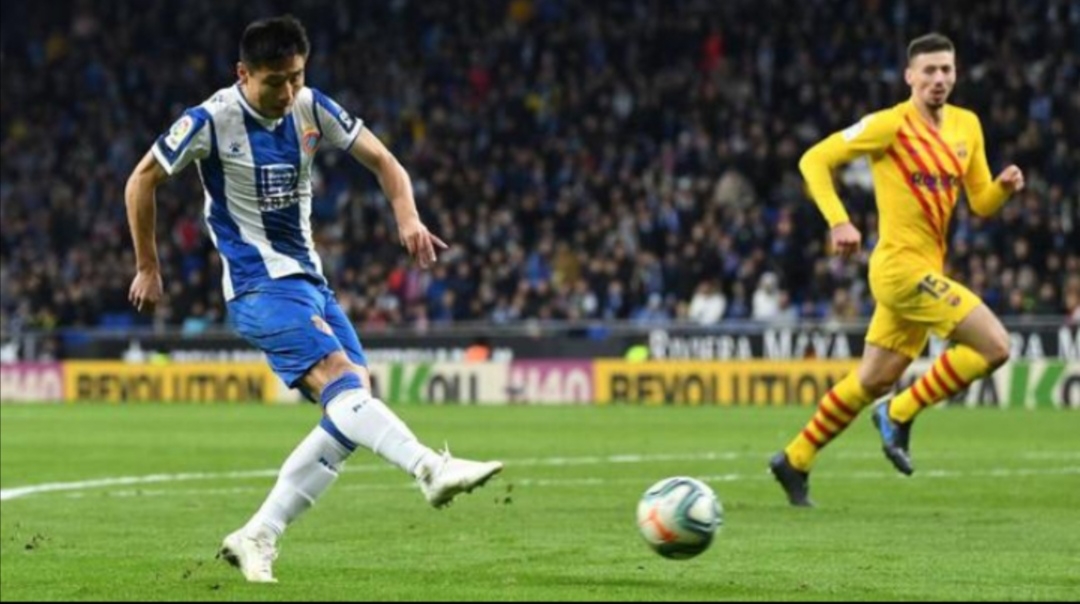  卡尔斯鲁厄中场拦截密不透风德甲绞肉机战术显威