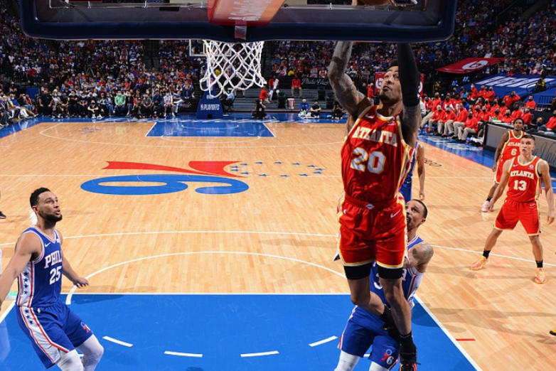  库里单节轰下21分，勇士客场力克太阳