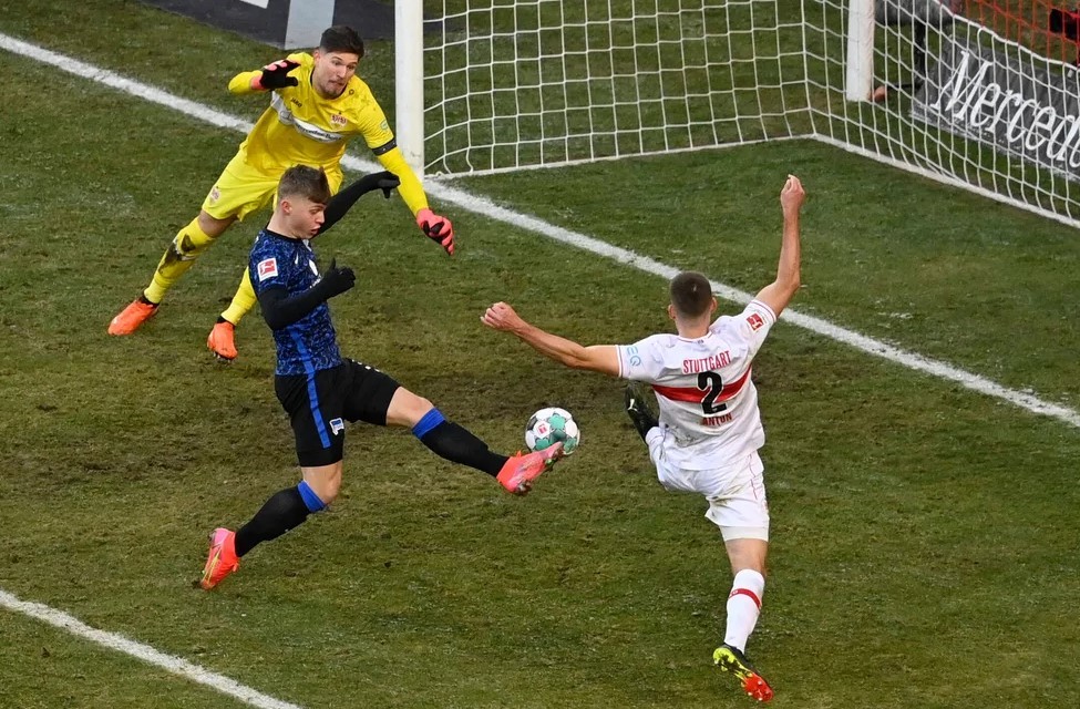  勒沃库森补时阶段连入两球惊险逆转斯图加特